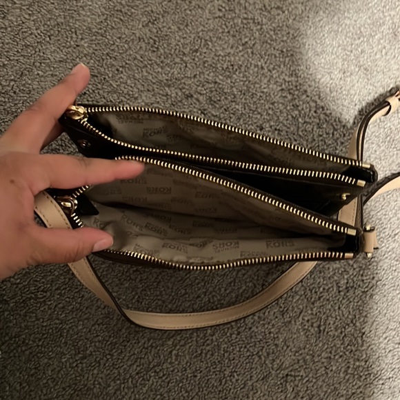 Michael Kors crossbody purse - Picture 5 of 6